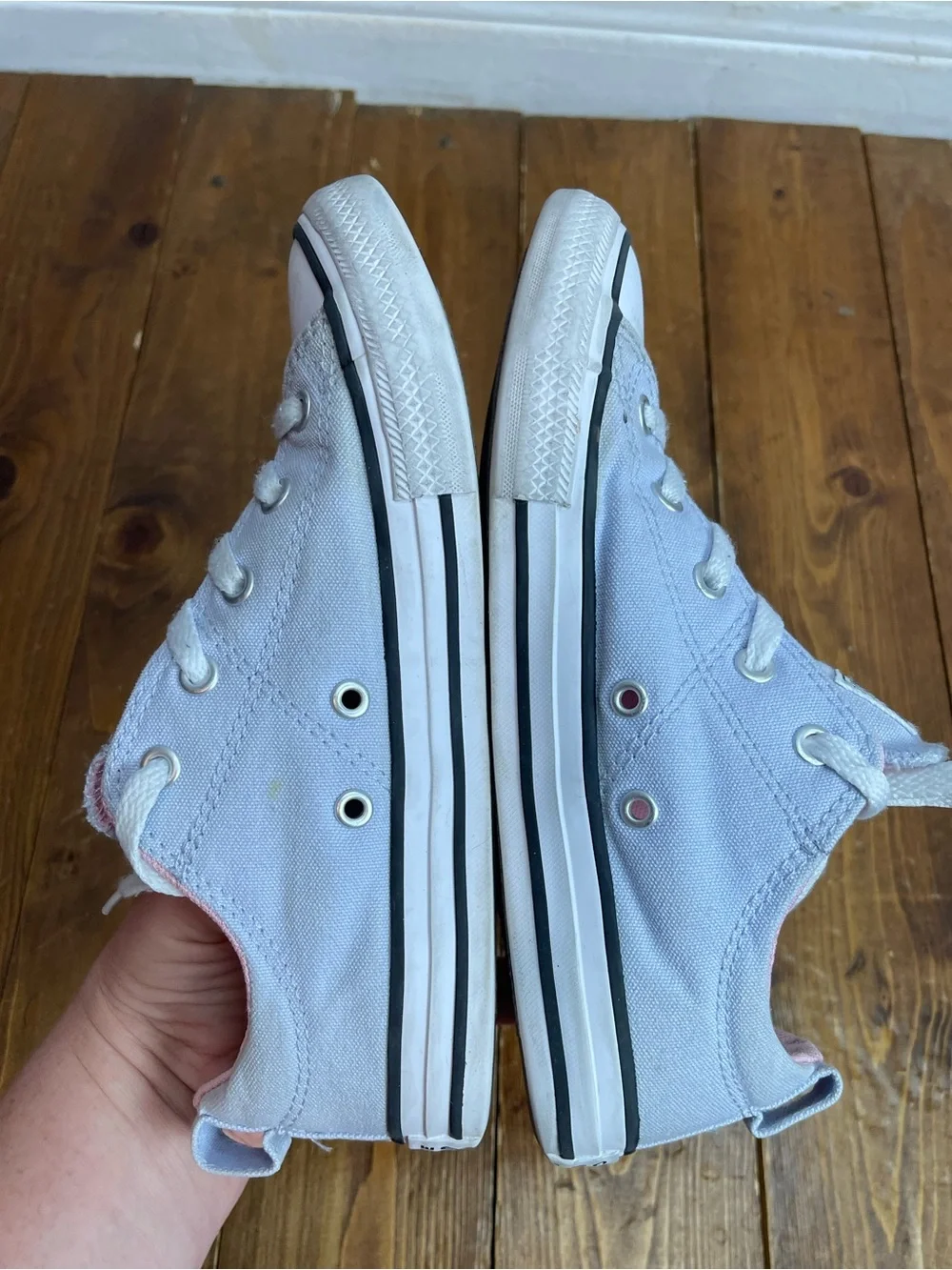 Converse low top sneakers girls size 3 pale periwinkle with embroidered flowers